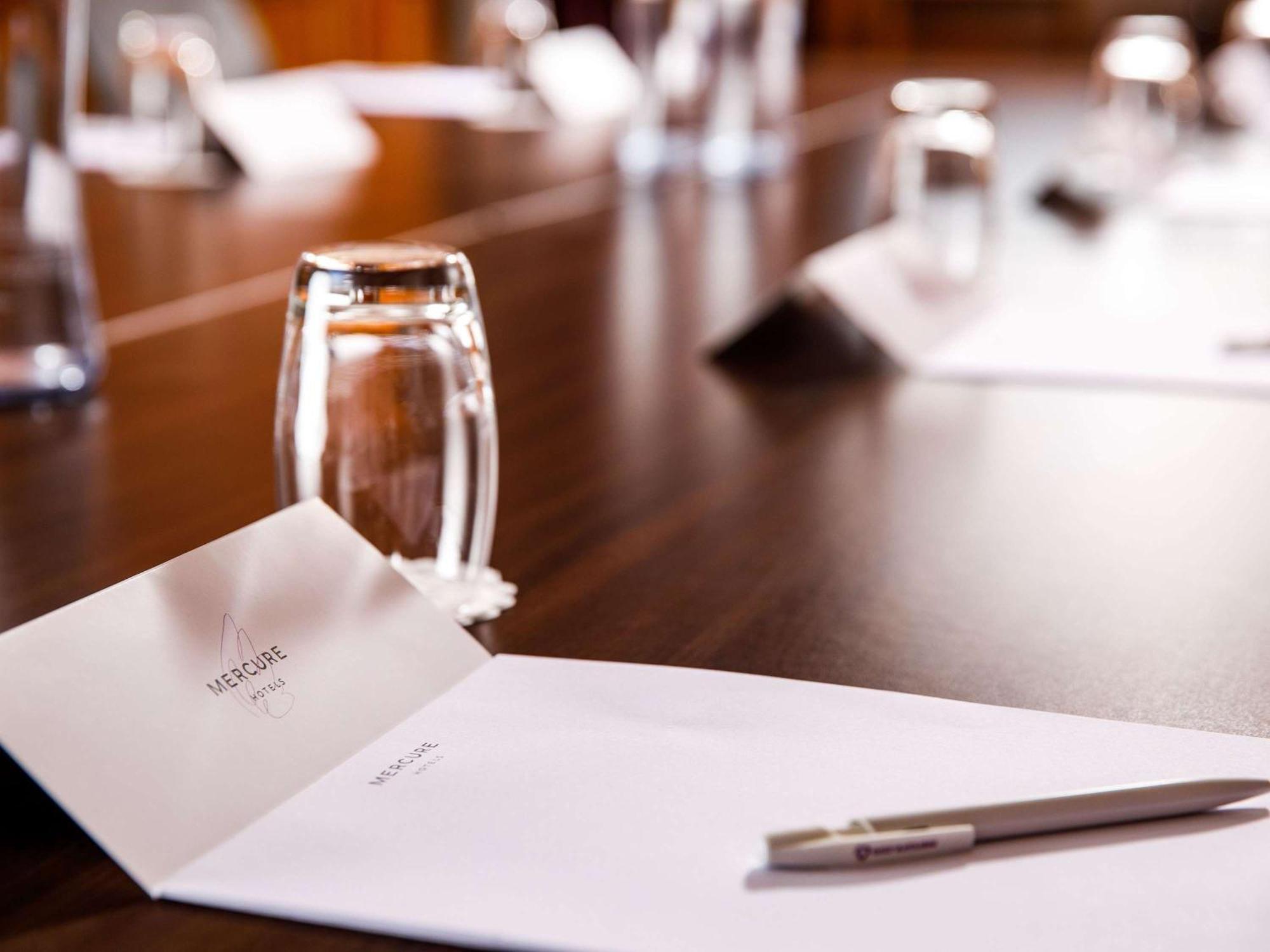 Mercure Telford Centre Hotel מראה חיצוני תמונה
