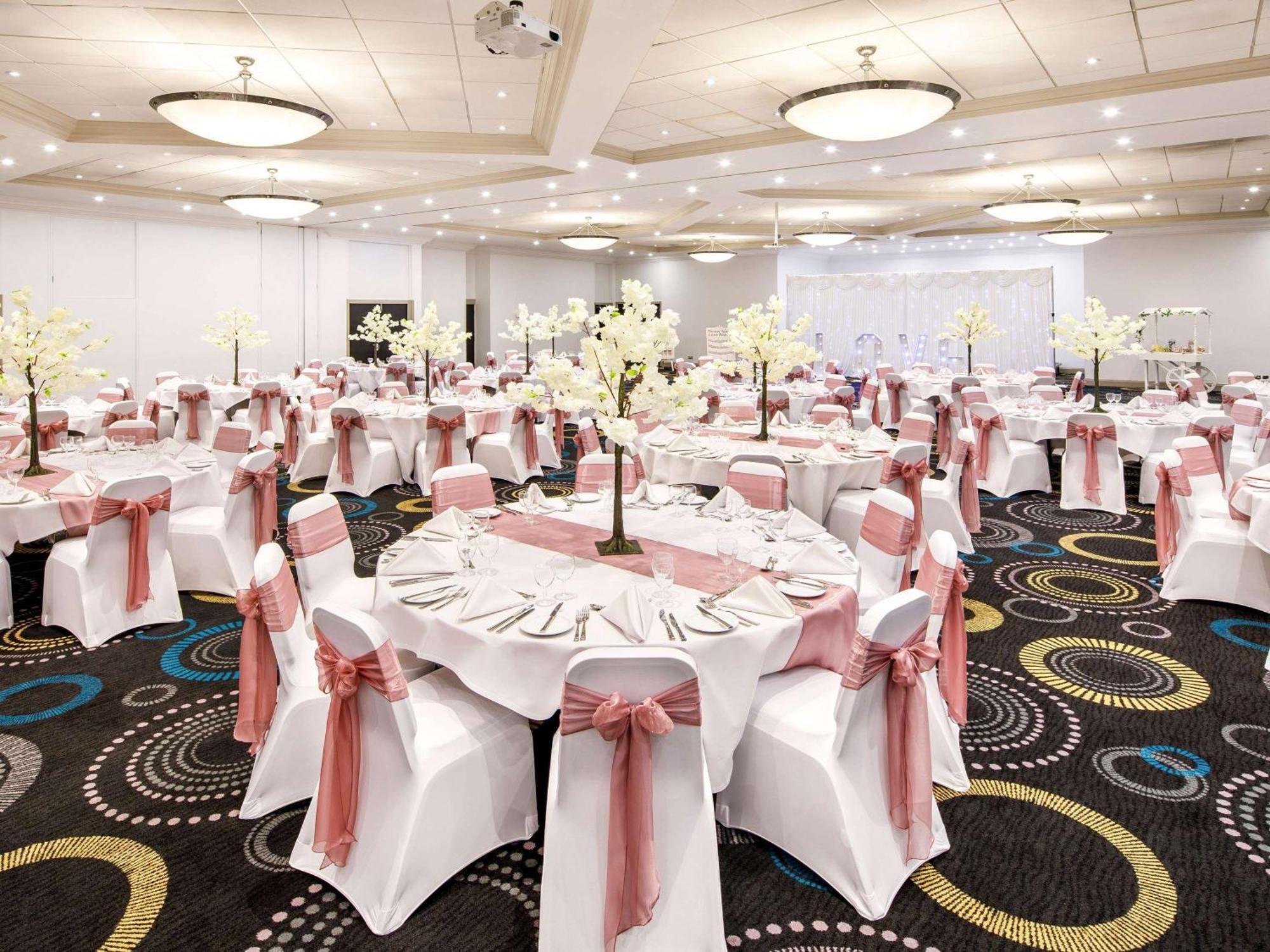 Mercure Telford Centre Hotel מראה חיצוני תמונה