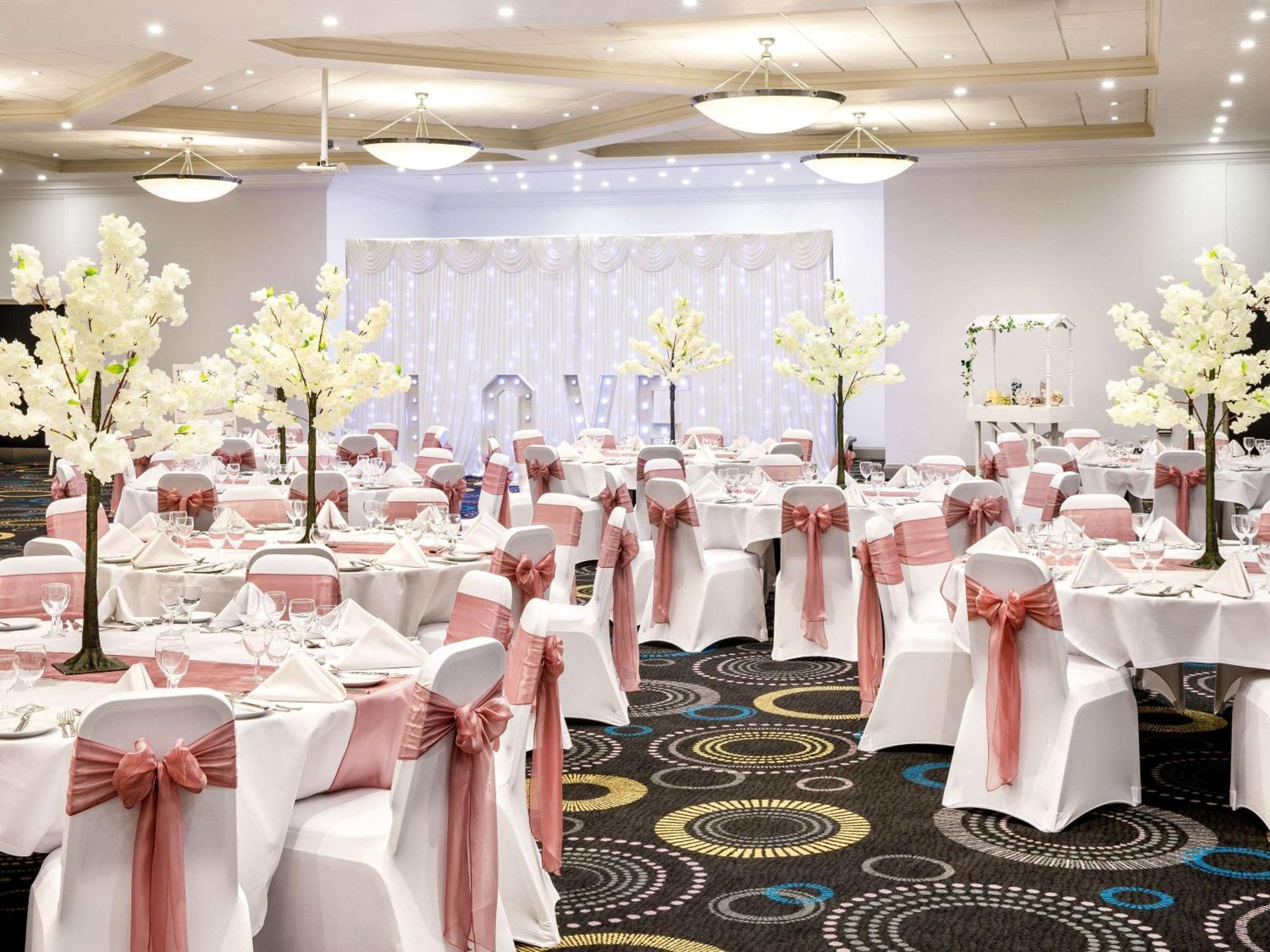 Mercure Telford Centre Hotel מראה חיצוני תמונה