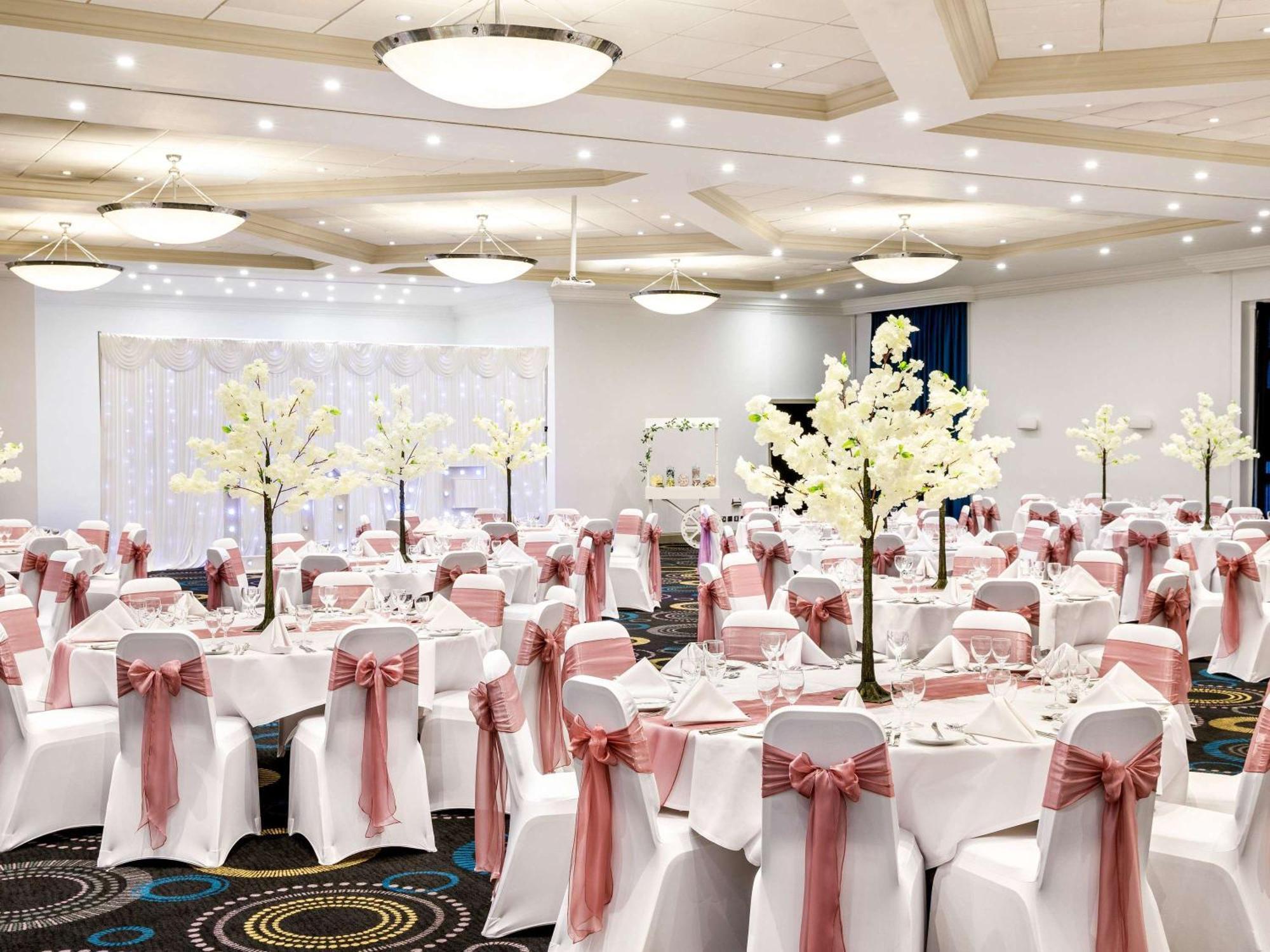 Mercure Telford Centre Hotel מראה חיצוני תמונה